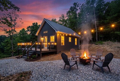 The Grey Squirrel Hideaway - Hot Tub , Fire-Pit, Pet-Friendly