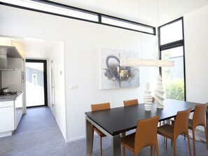 House | Dining - Holiday Home in Velsen-zuid With Terrace (Velsen-Zuid)