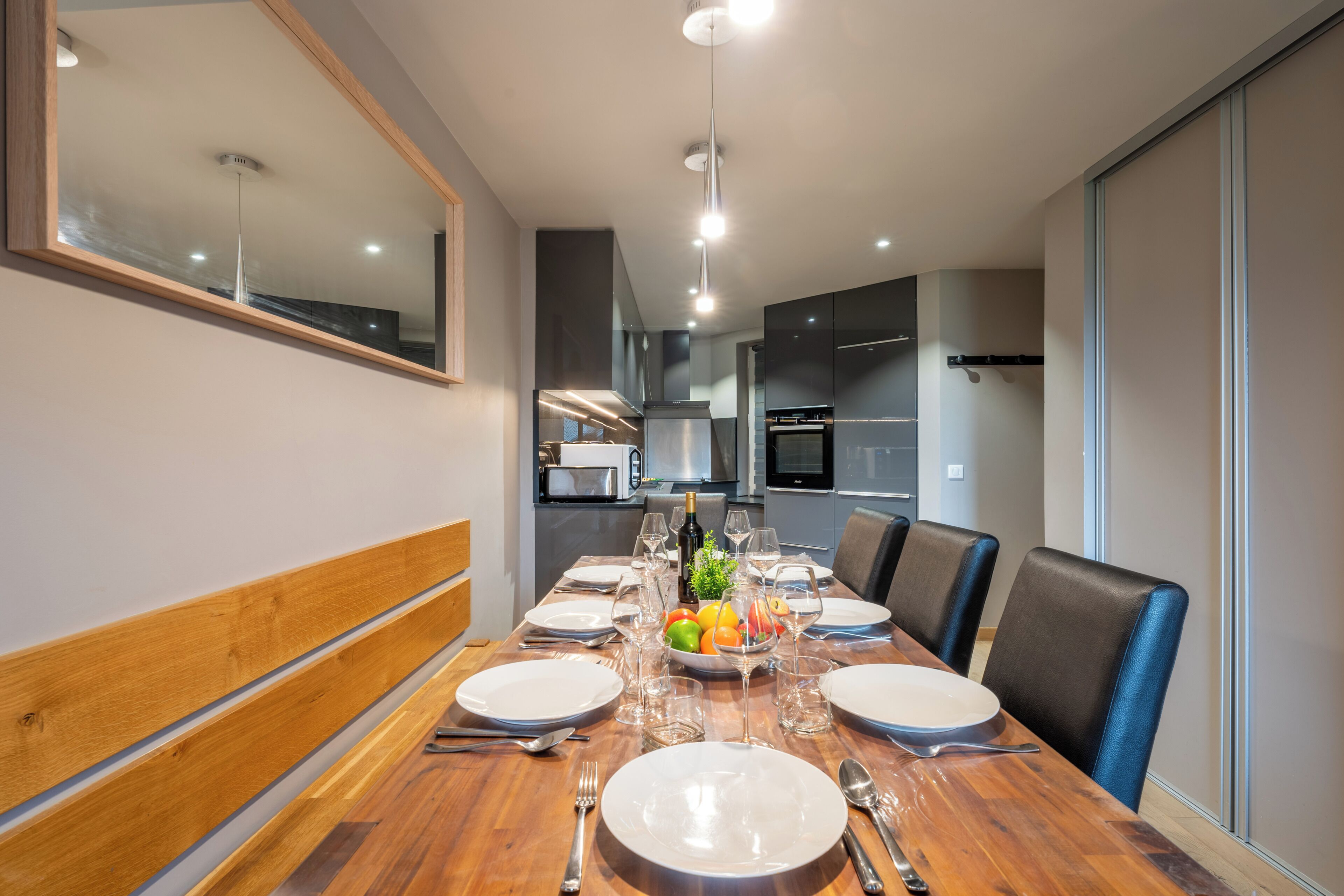 Deluxe Apartment, Balcony, Mountain View | Dining