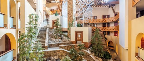 Deluxe Apartment, Balcony, Mountain View | Interior