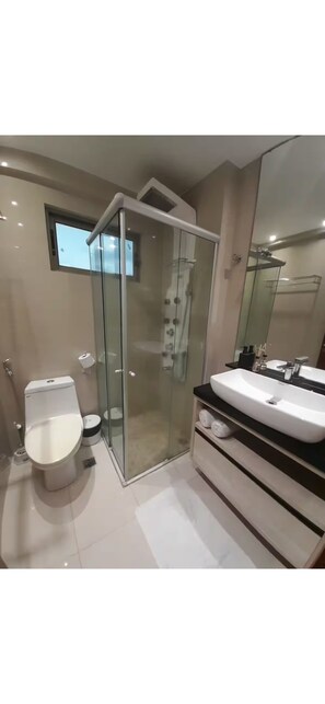 Doccia, asciugacapelli, bidet, asciugamani
