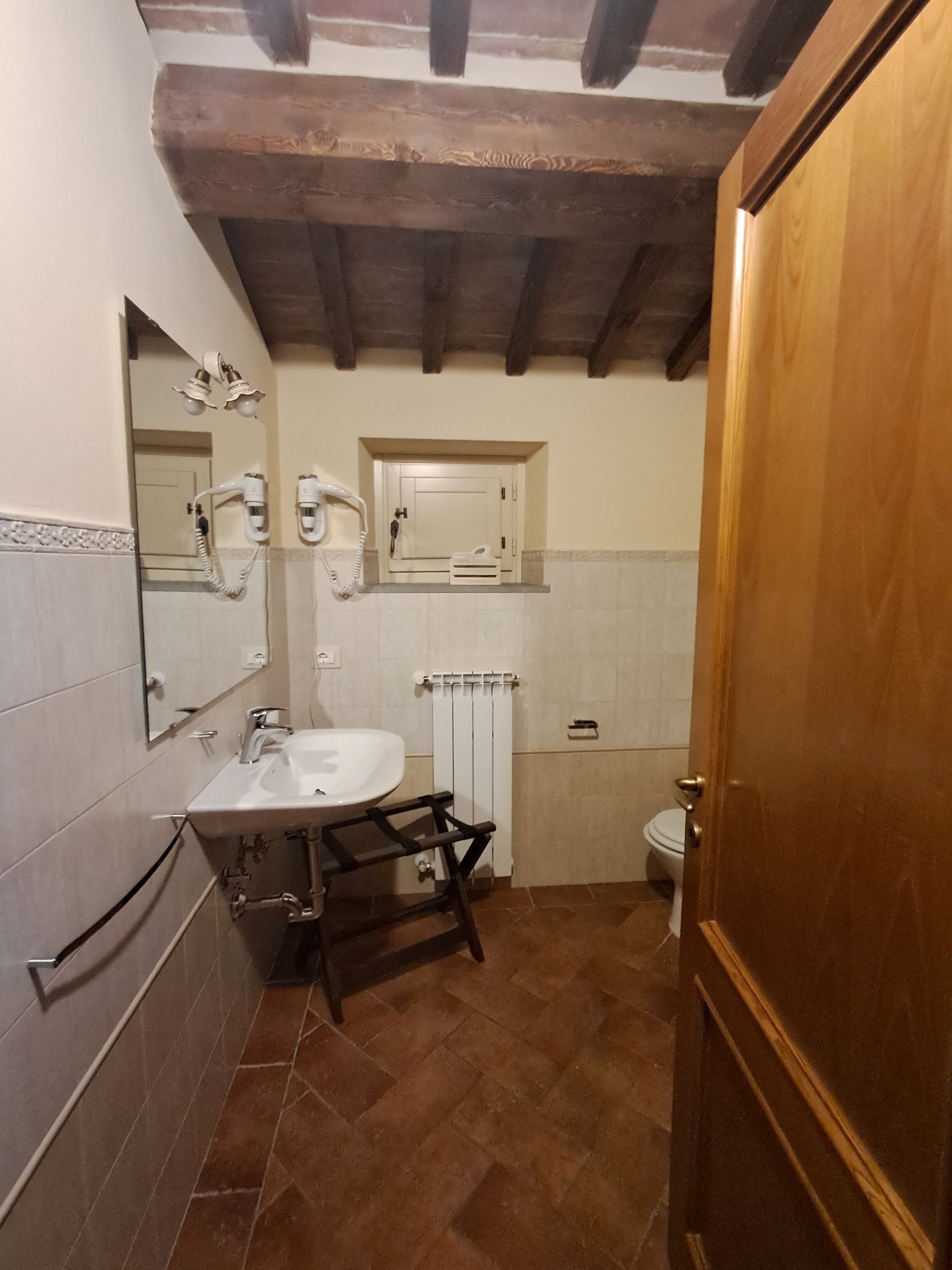 Doccia, asciugacapelli, bidet, asciugamani