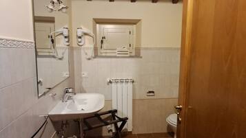 Doccia, asciugacapelli, bidet, asciugamani