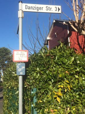 A street sign for Danziger Str. 3, a weather sign, and a water meter sign. - Apartment "For 4 Guests, 83 m²" with Wi-Fi (Zülpich)