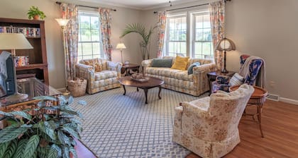 Steps To Pumpkin Patch•Country Living•Thrifted Finds•Slow Living