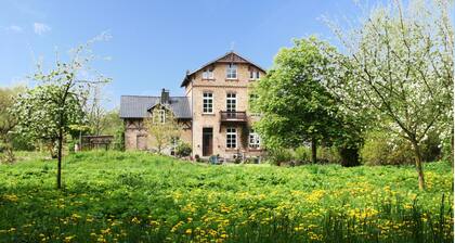 Stylish flat in Bad Honnef: Private terrace, park views & pure relaxation!