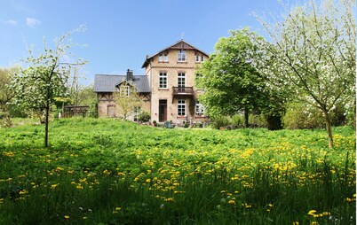 Stylish flat in Bad Honnef: Private terrace, park views & pure relaxation!