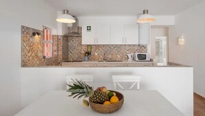 Ảnh chưa phân loại, 2 trong số 28 ảnh, nút
