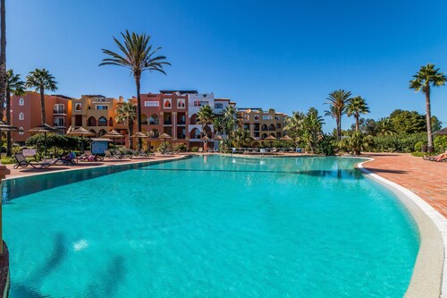 Jardins da Meia Praia Villa Pool Family