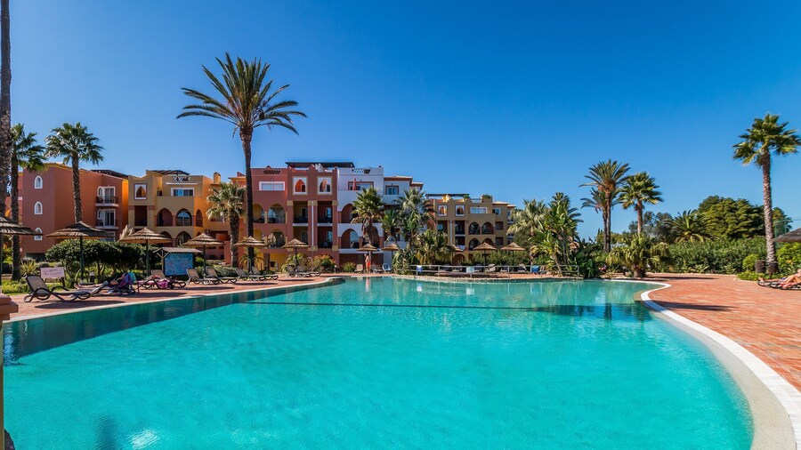 Jardins da Meia Praia Villa Pool Family