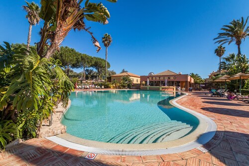 Jardins da Meia Praia Villa Pool Family