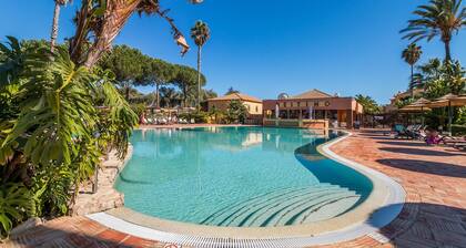Jardins da Meia Praia Villa Pool Family