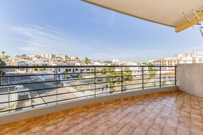 A balcony with a view of a residential area, a tiled floor, and a metal railing. - Lagos Sea View Near the City Center (Lagos)