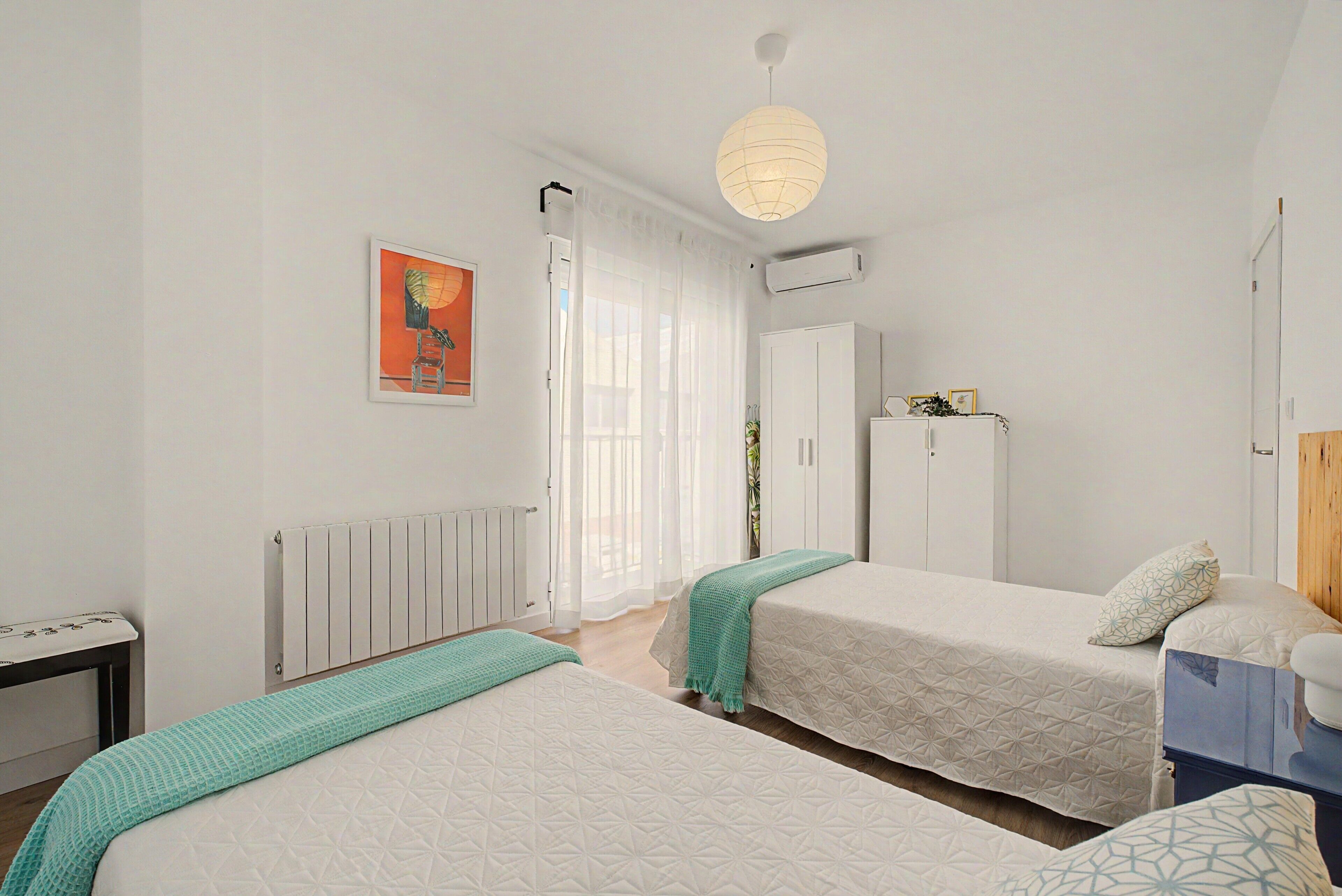 2 dormitorios, tabla de planchar con plancha, wifi y ropa de cama