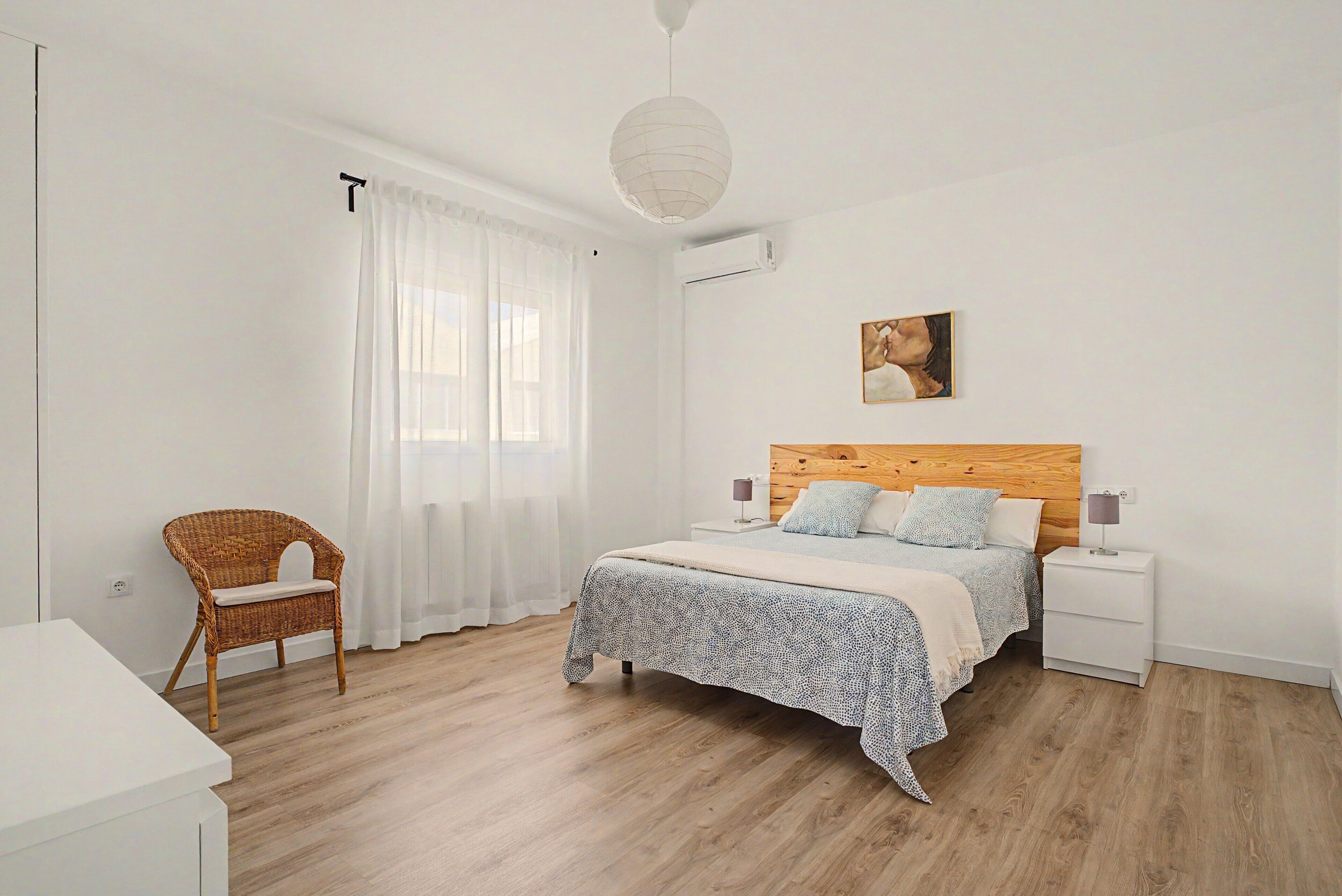2 dormitorios, tabla de planchar con plancha, wifi y ropa de cama