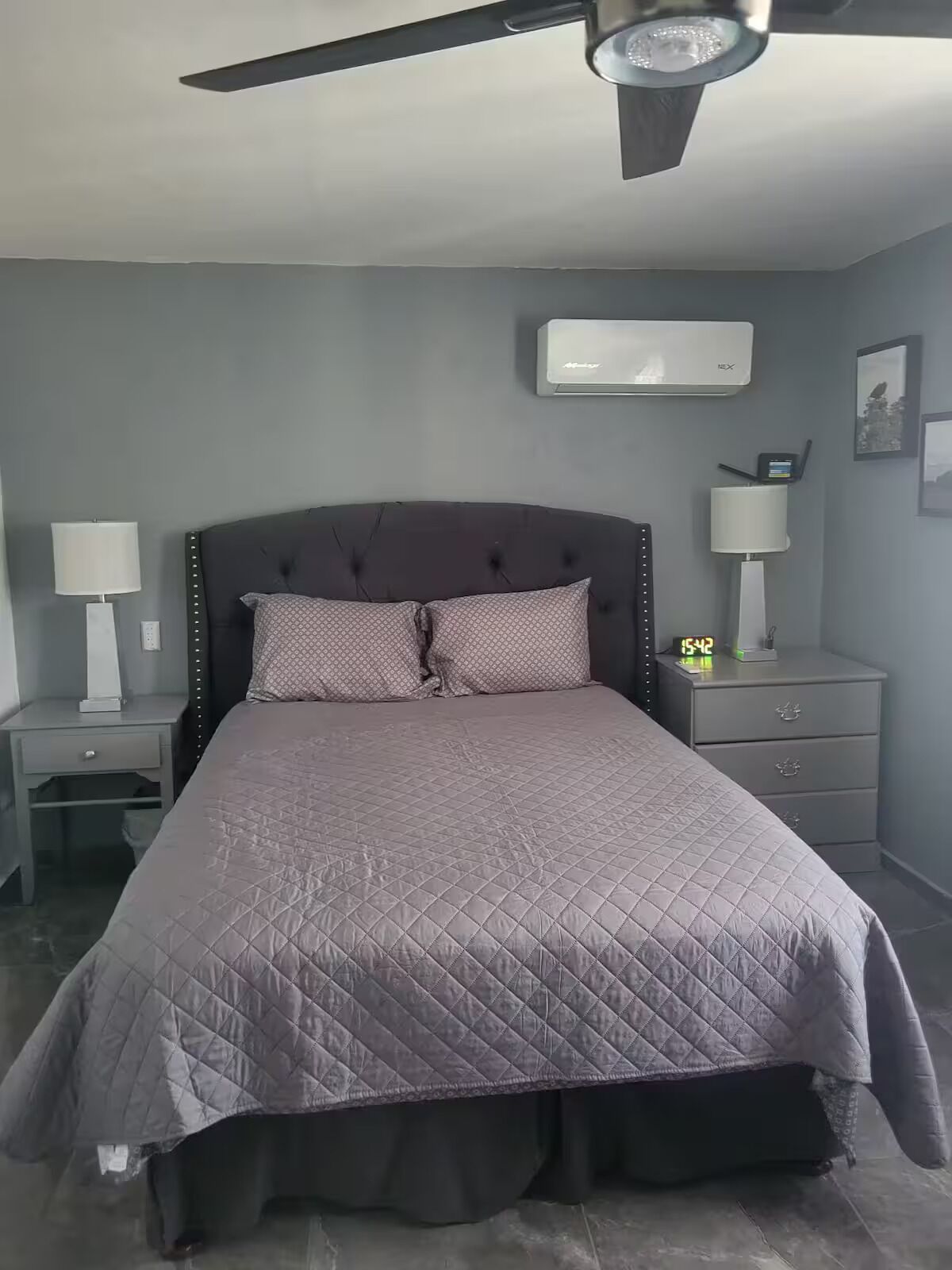 1 habitación, tabla de planchar con plancha y acceso a internet 