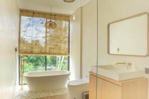 Luxury-Villa, 2 Schlafzimmer, Balkon, Poolblick | Badezimmer