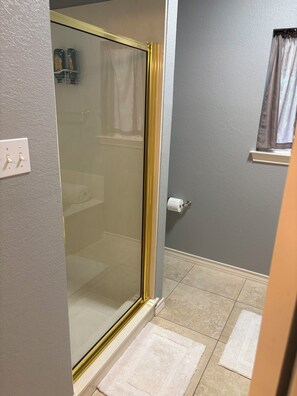 Dusche, Whirlpool, Handtücher, Seife