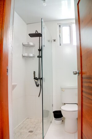 Shower, towels, toilet paper - Spacious 3-bedroom apartment in charming Santiago de los Caballeros with AC (Santiago de los Caballeros)