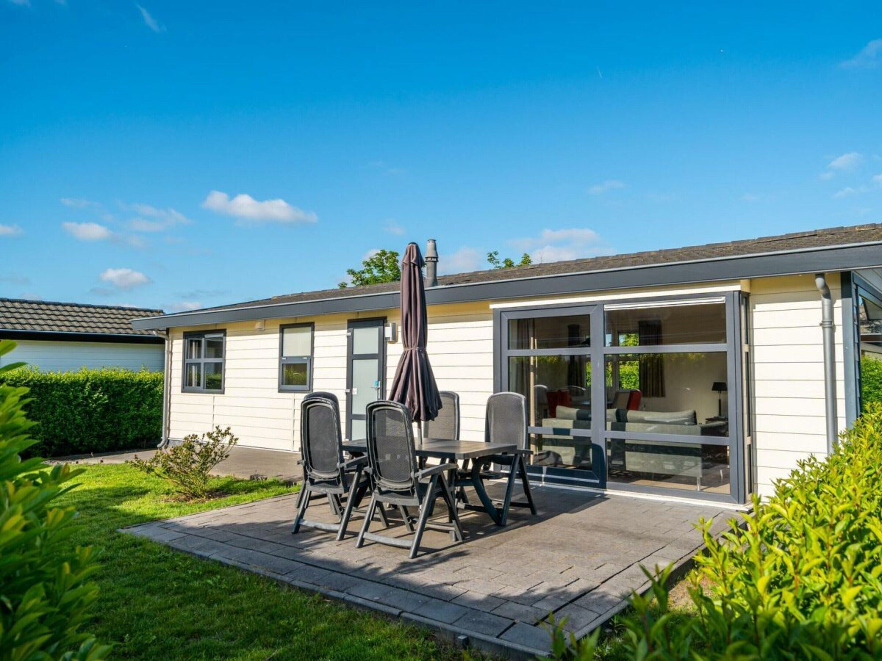 House | Outdoor dining