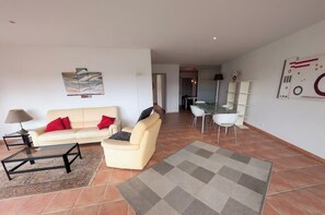 TV - Beautiful city center apartment with terrace (Jard-sur-Mer)