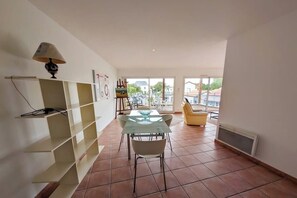 Interior - Beautiful city center apartment with terrace (Jard-sur-Mer)
