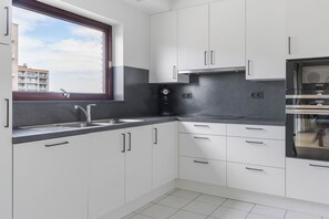 Fridge, oven, stovetop, toaster - 2 bedroom accommodation in Oostduinkerke (Oostduinkerke)
