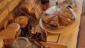 A buffet table with various food items, including fruits, pastries, and condiments. - Joka B&B (Potenza Picena)