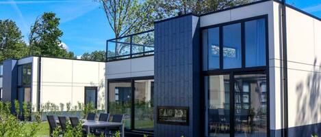 House | Outdoor dining