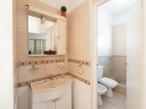 Regadera, secadora de cabello, bidet 