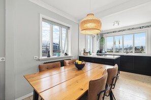 Dining - TOWNHOUSE IN REYKJAVIK CENTRE WITH PRIVATE PARKING (Reykjavík)