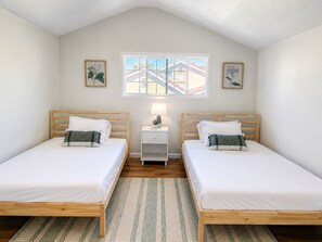 Room - Serene 3BR Oasis with Pool – Minutes to Disney & LA (La Palma)