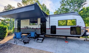 Exterior - Cozy riverside camper in peaceful Townsend with AC (Townsend)
