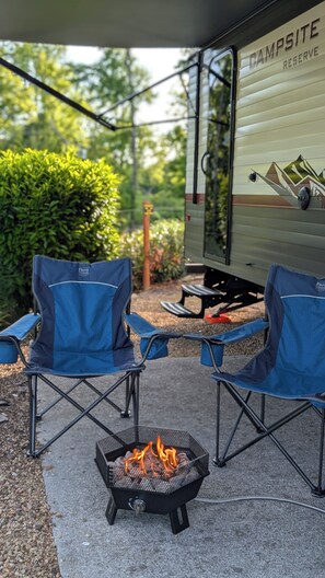 Property grounds - Cozy riverside camper in peaceful Townsend with AC (Townsend)