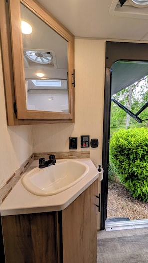 Towels, toilet paper - Cozy riverside camper in peaceful Townsend with AC (Townsend)