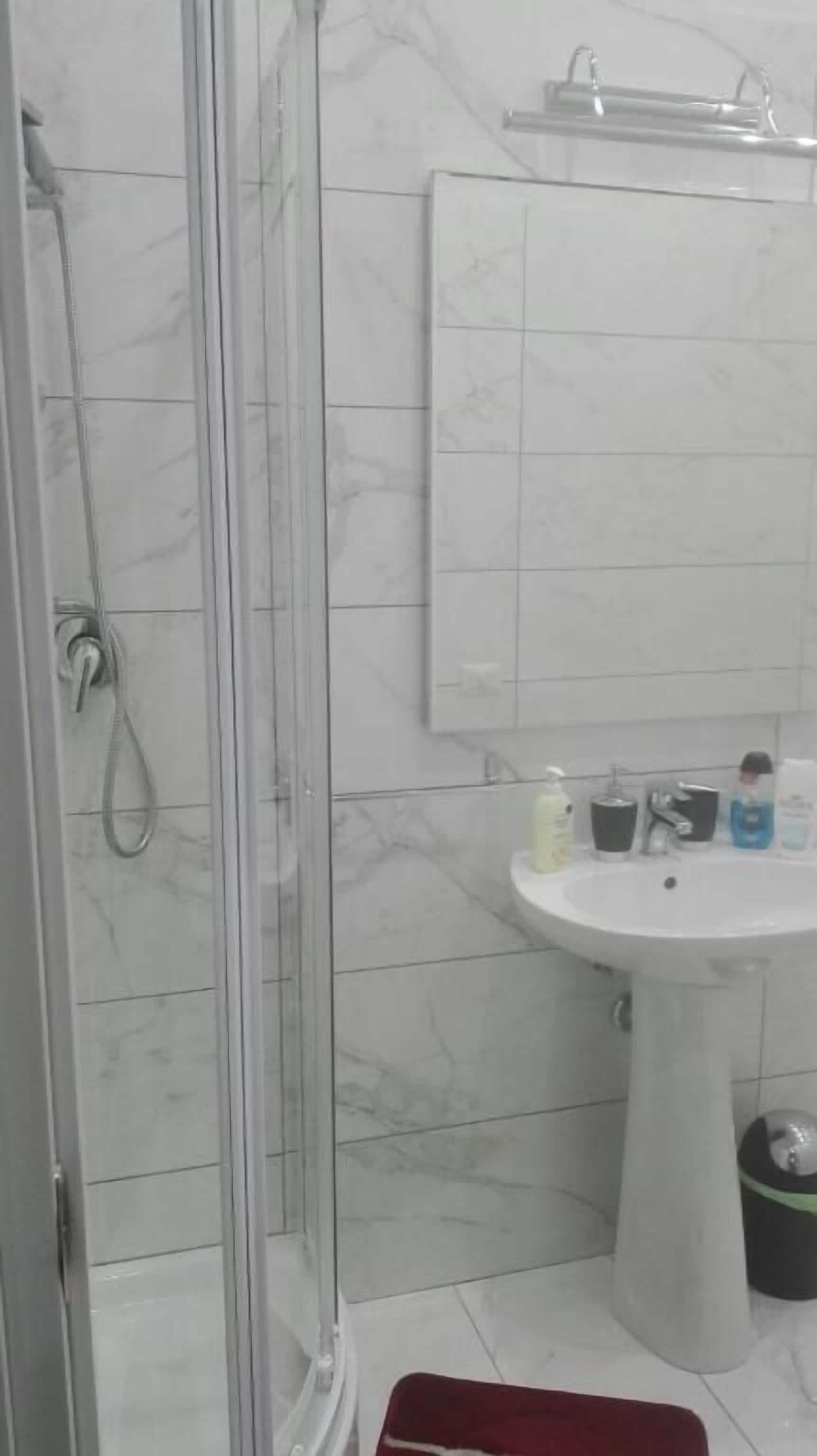 Comfort-Dreibettzimmer, Balkon | Badezimmer | Kostenlose Toilettenartikel, Haartrockner, Handtücher, Seife