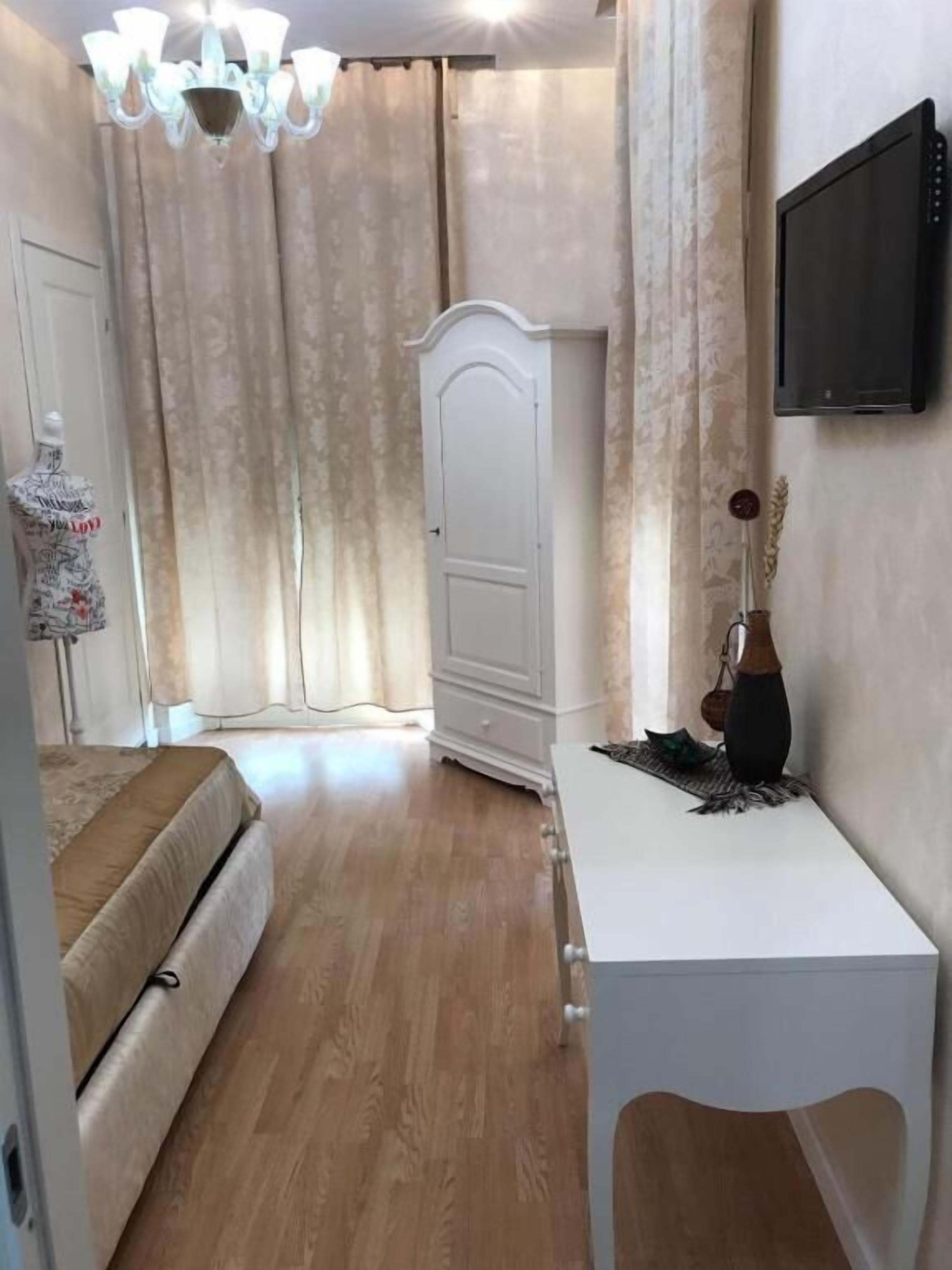 Quarto casal ou duplo família, sacada | Cofres nos quartos, escrivaninha, cortinas blackout, Wi-Fi de cortesia