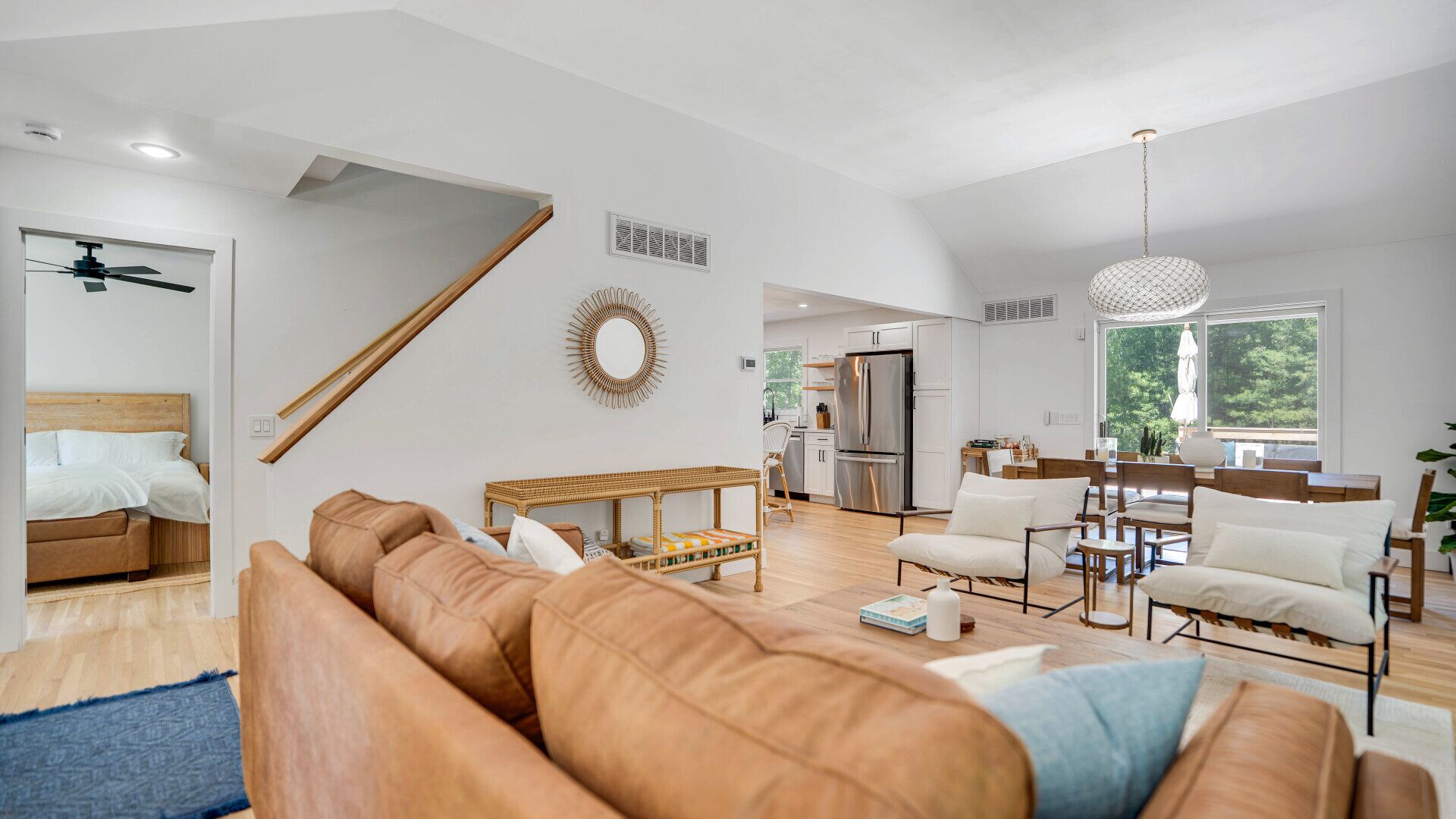 Smart TV, fireplace, stereo