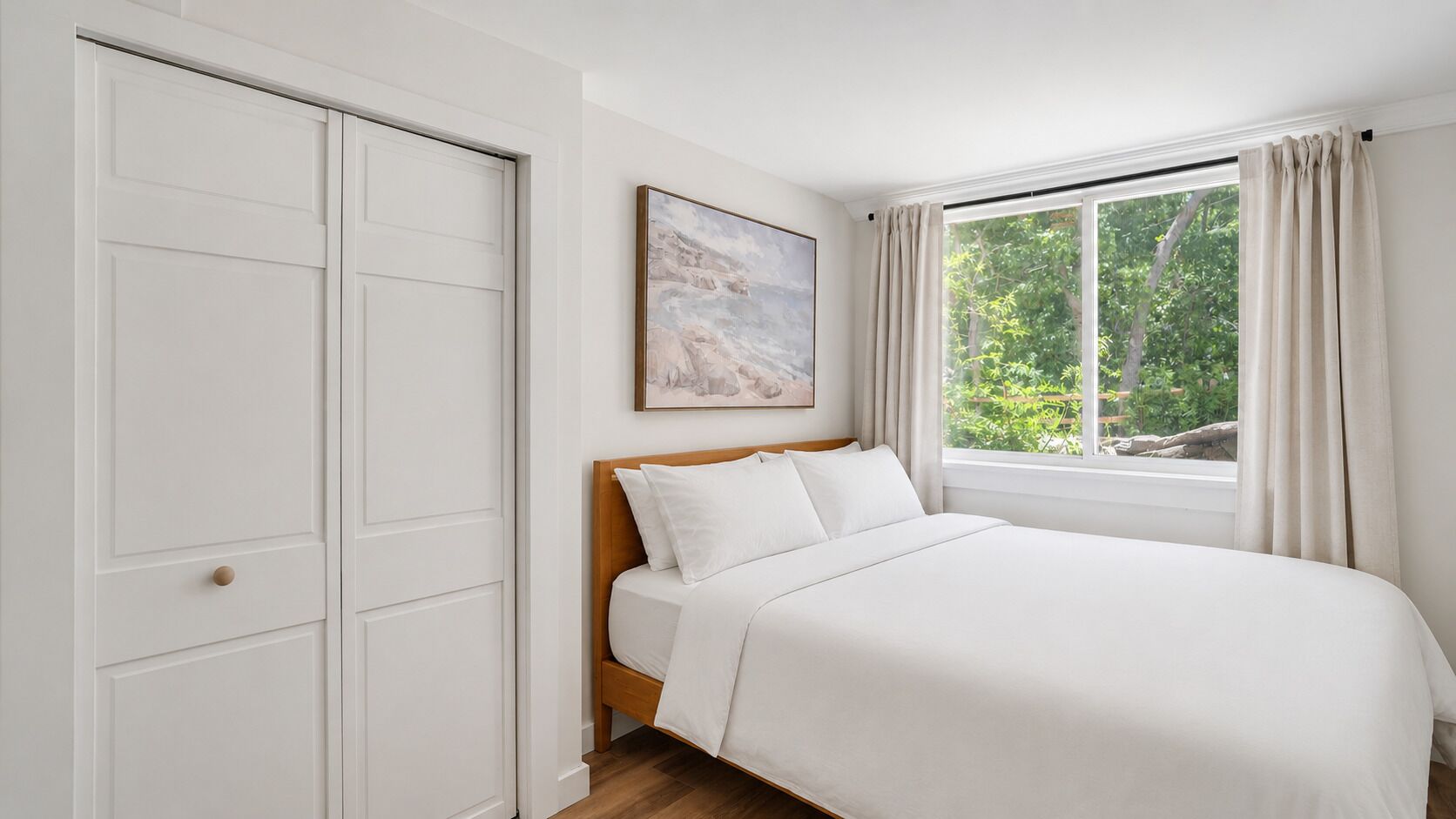 4 bedrooms, iron/ironing board, Internet, bed sheets