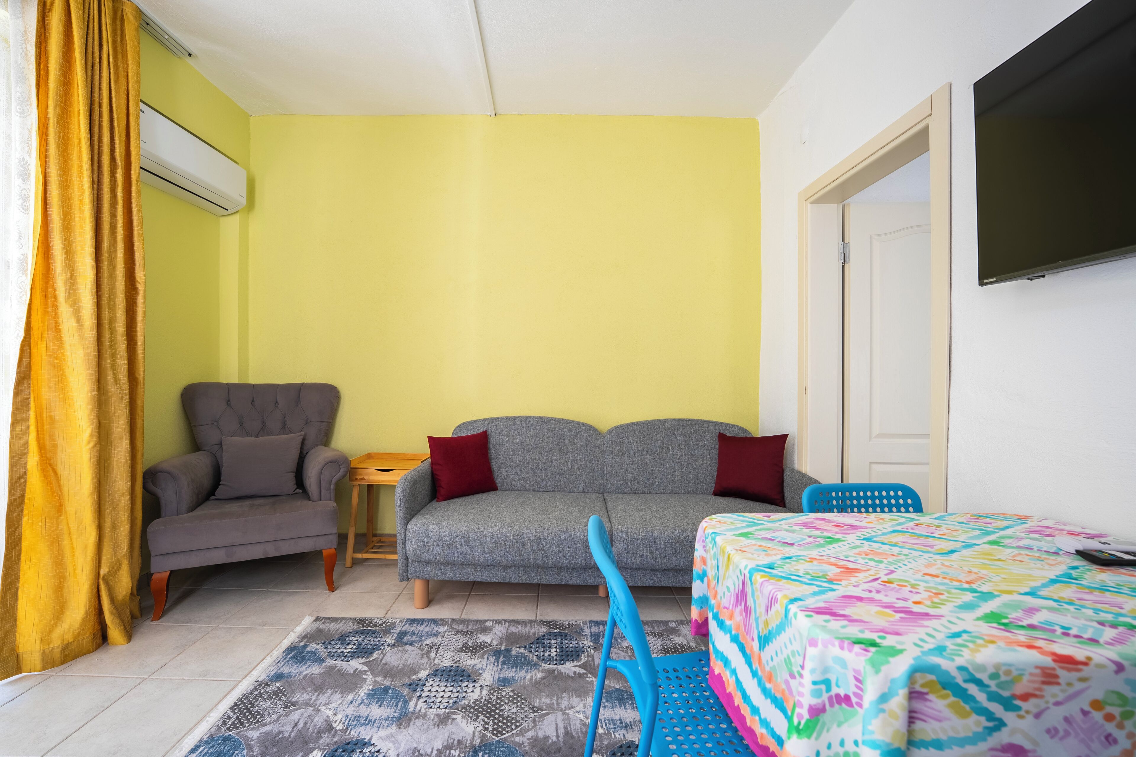Eenvoudig huis | Woonruimte | Smart-tv