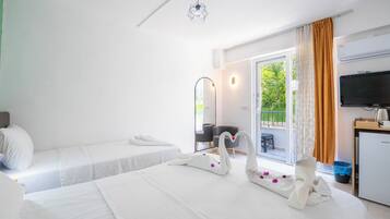 Classic Triple Room | Iron/ironing board, free WiFi