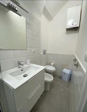 Bathroom - Vrbo Property (Napoli)