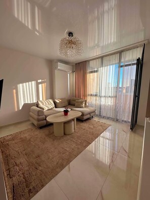 Smart TV - Batumi bright and comfortable aparment (Batumi)