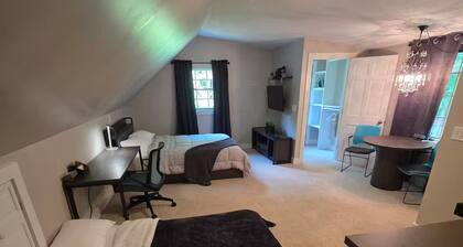 Backwoods Studio: 11.6ac Forest