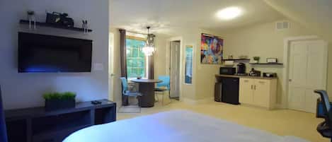 1 bedroom, iron/ironing board, internet, bed sheets