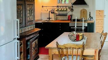Oven, coffee/tea maker