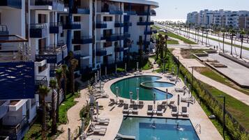 2 piscinas al aire libre