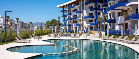 2 piscinas al aire libre
