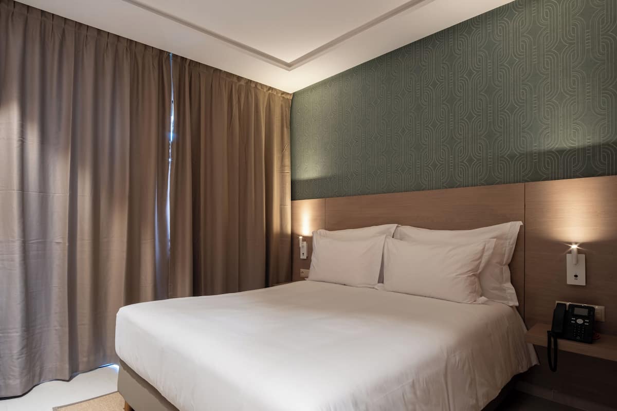 Superior Apartment, 1 Bedroom | WiFi (free), bed sheets