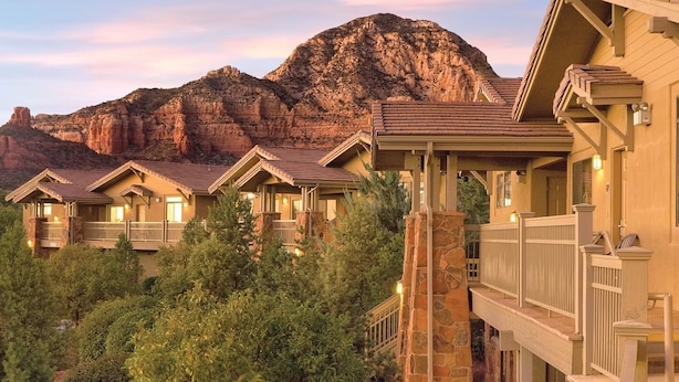 A hotel with multiple buildings, balconies, and a mountainous backdrop. - 1-bedroom condo in Sedona Arizona (Sedona)